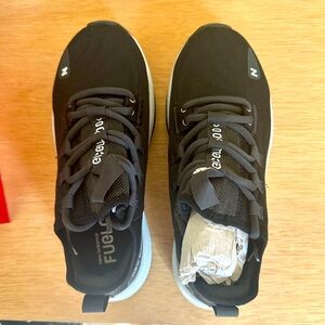 BRAND NEW NEVER WORN NEW BALANCE SNEAKERS